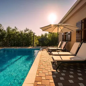 https://apartman-nino-pula.pula-hotels.org